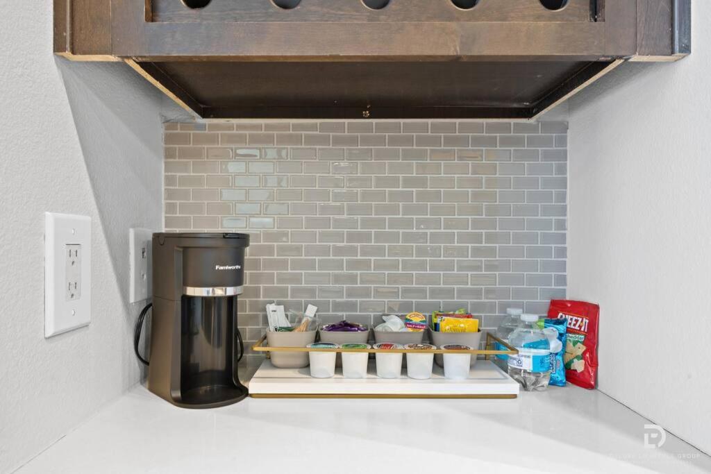 Downtown Houston Deluxe King Suite With Spa Amenities, Pool And Free Parking מראה חיצוני תמונה