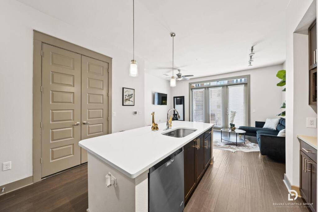 Downtown Houston Deluxe King Suite With Spa Amenities, Pool And Free Parking מראה חיצוני תמונה