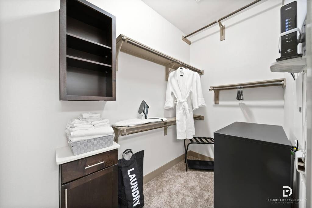 Downtown Houston Deluxe King Suite With Spa Amenities, Pool And Free Parking מראה חיצוני תמונה