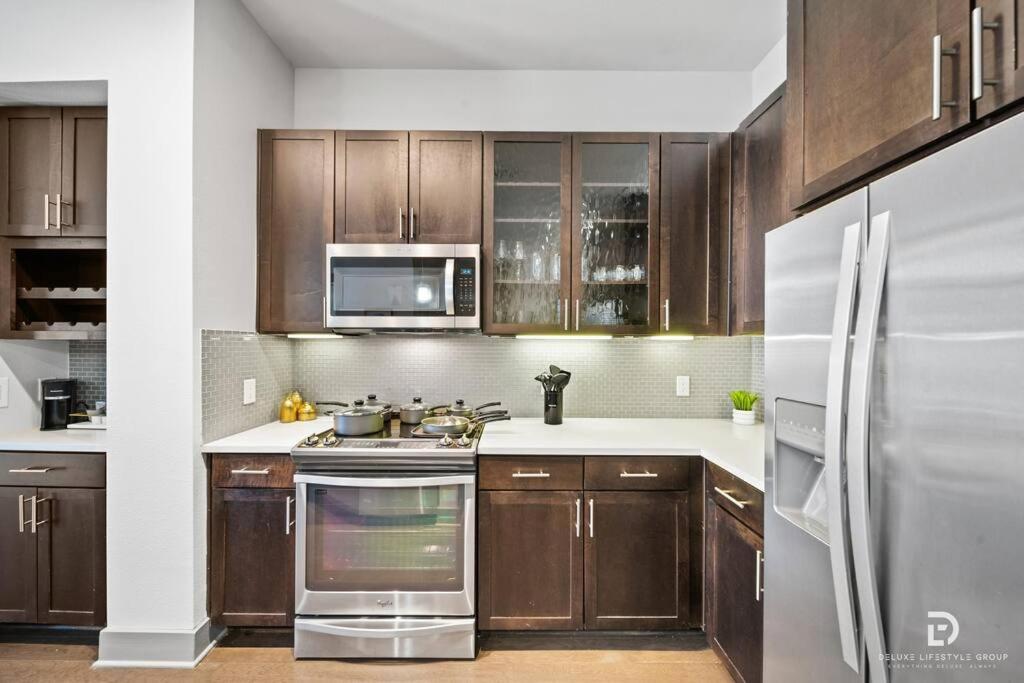 Downtown Houston Deluxe King Suite With Spa Amenities, Pool And Free Parking מראה חיצוני תמונה