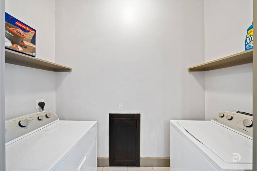 Downtown Houston Deluxe King Suite With Spa Amenities, Pool And Free Parking מראה חיצוני תמונה