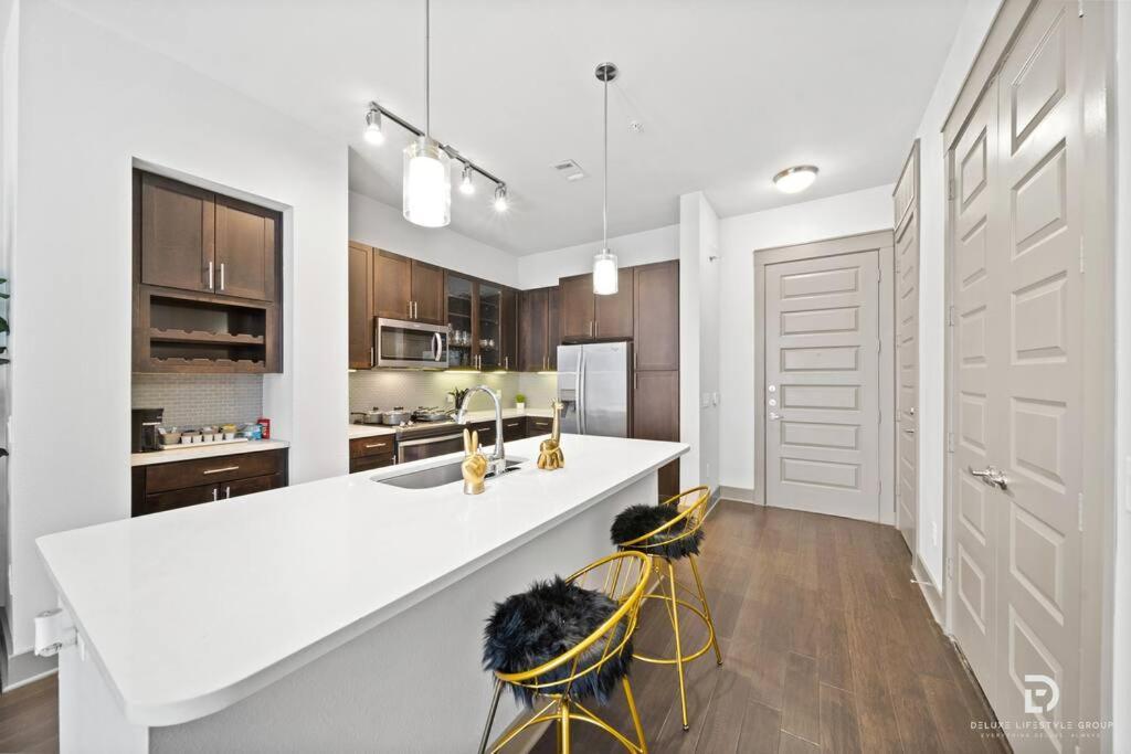 Downtown Houston Deluxe King Suite With Spa Amenities, Pool And Free Parking מראה חיצוני תמונה